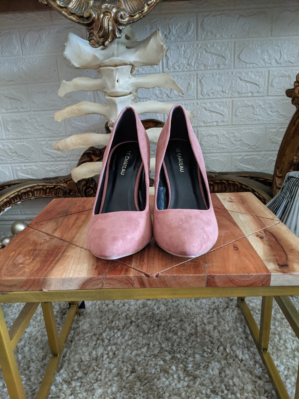 Le chateau Pink Suede Classic Round-Toe Heels Pin Up